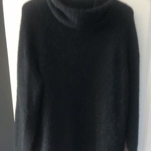 Aritzia sweater - Babaton size medium